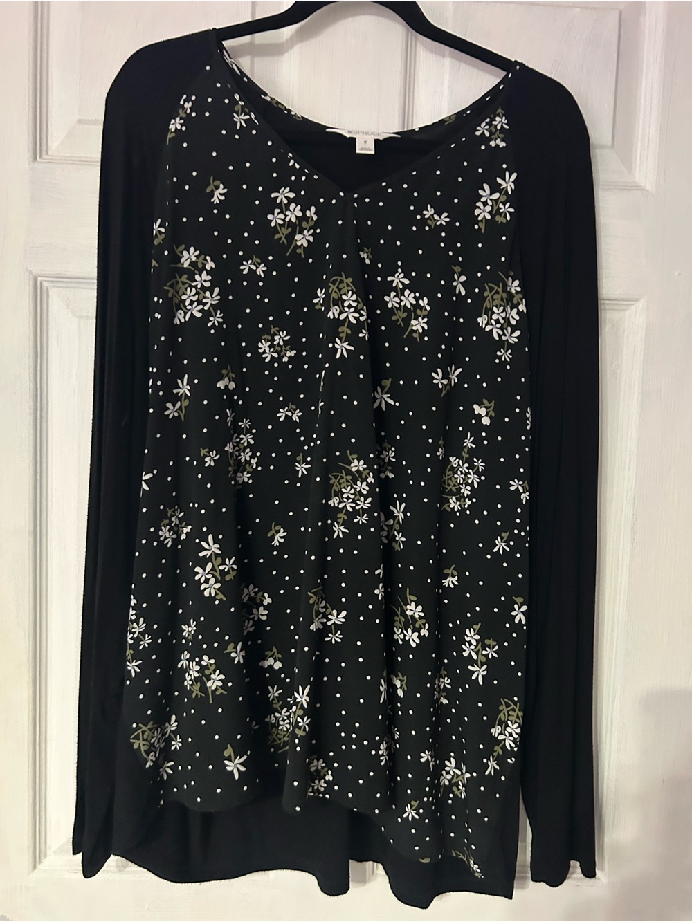 Market & Spruce Black Long-Sleeve Floral V-Neck Top